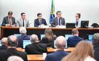 Redução de jornada não deve vir por lei, mas por acordos, diz especialista Redução de jornada não deve vir por lei, mas por acordos, diz especialista