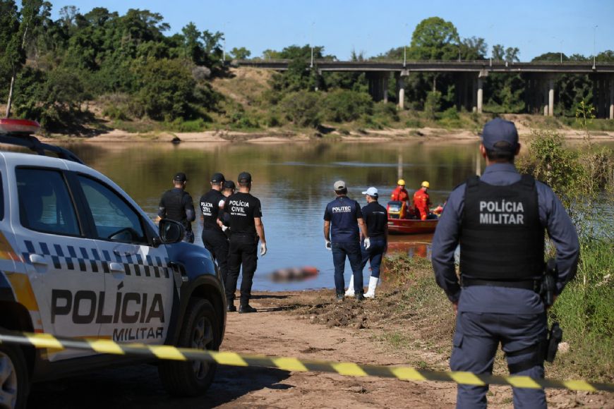 Mistério macabro: corpo decapitado é encontrado boiando às margens do Rio Garças no Araguaia (MT) Mistério macabro: corpo decapitado é encontrado boiando às margens do Rio Garças no Araguaia (MT)