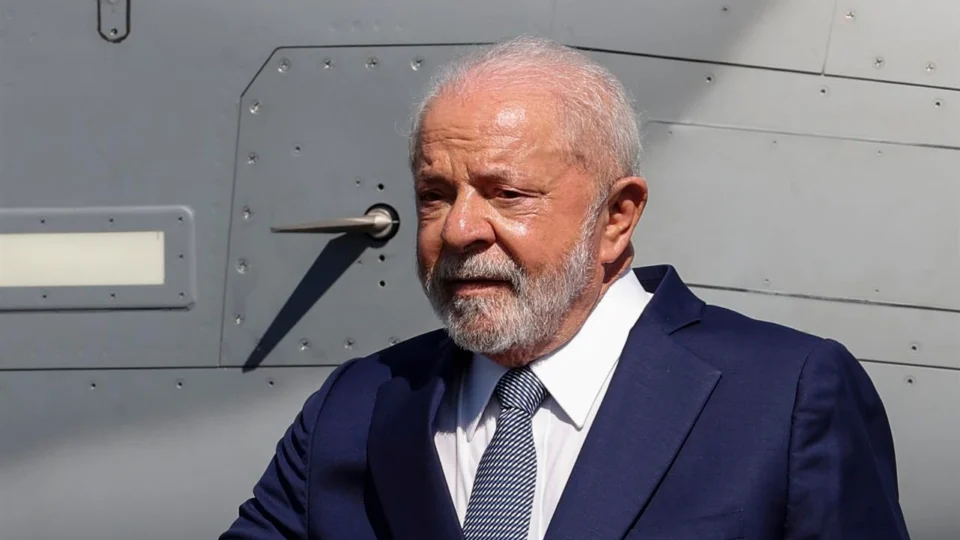 Lula cobra INSS para cumprir promessa de zerar fila até setembro Lula cobra INSS para cumprir promessa de zerar fila até setembro