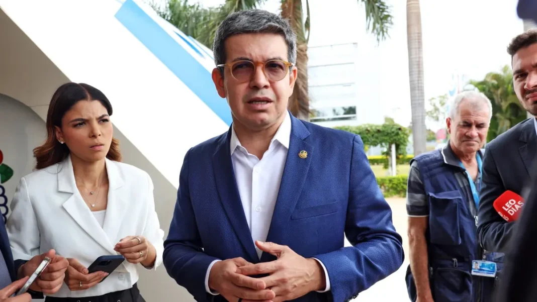 Randolfe cancela lançamento de pré-candidatura após suposta campanha antecipada Randolfe cancela lançamento de pré-candidatura após suposta campanha antecipada