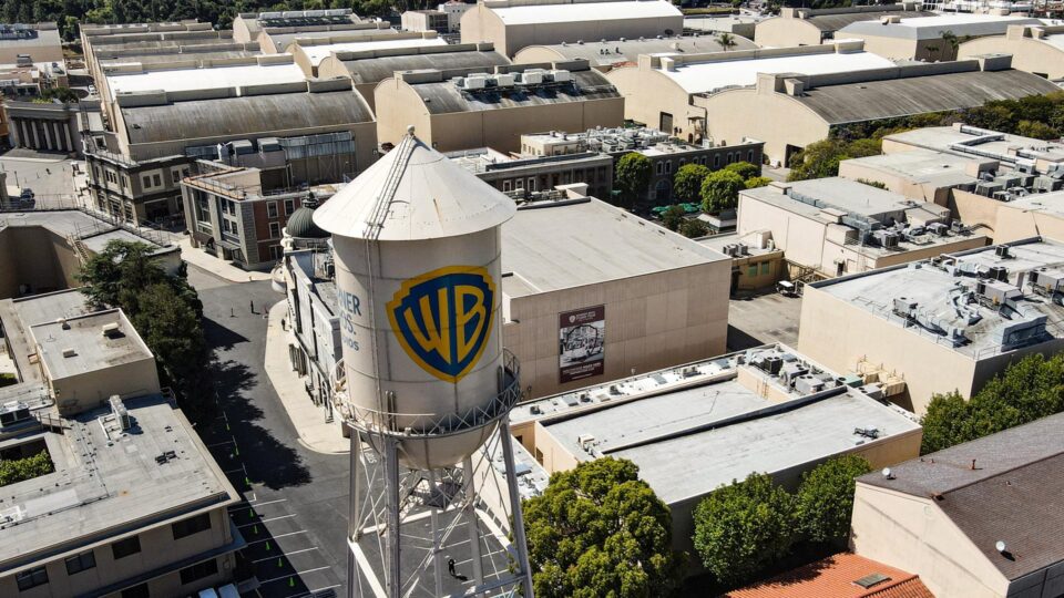 EUA aprovam compra bilionária da Warner pela Paramount EUA aprovam compra bilionária da Warner pela Paramount